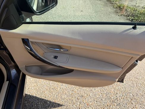 Used 2014 BMW 320i Sedan image 9