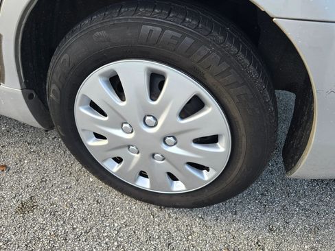 Used 2011 Toyota Camry LE image 17