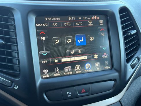 Used 2018 Jeep Cherokee Limited image 24