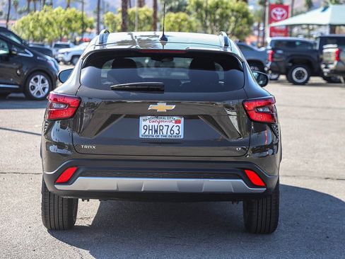 Used 2024 Chevrolet Trax LT w/ Sunroof Package image 8
