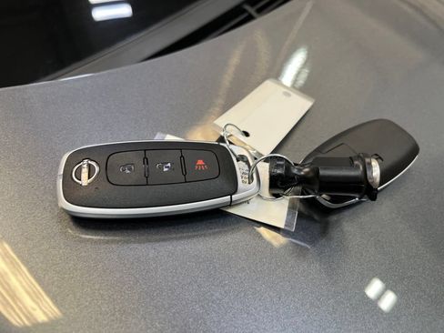 Used 2025 Nissan Kicks SV AWD/4WD image 34