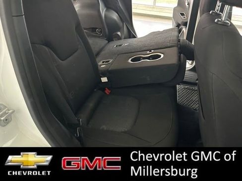 Used 2016 Jeep Renegade Latitude image 30