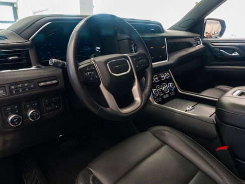 Used 2024 GMC Yukon Denali w/ Denali Reserve Package AWD/4WD image 18