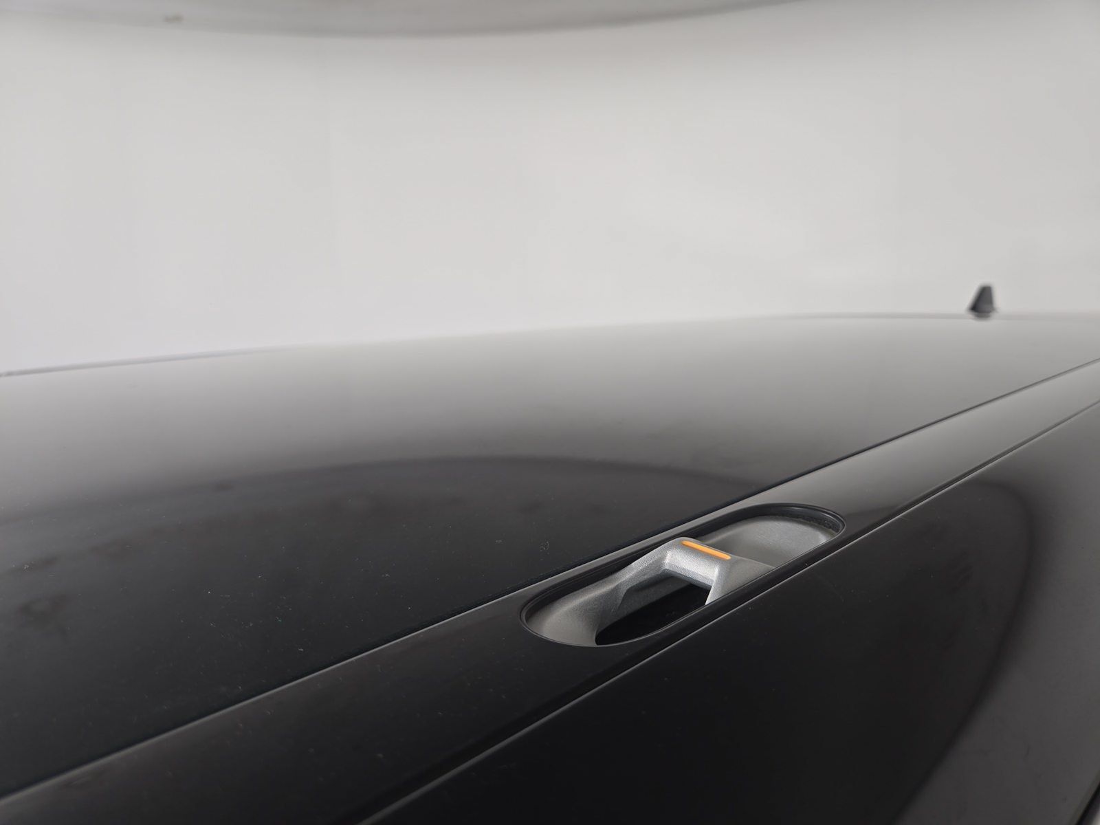 Used 2025 Rivian R1S Adventure Dual AWD/4WD image 13