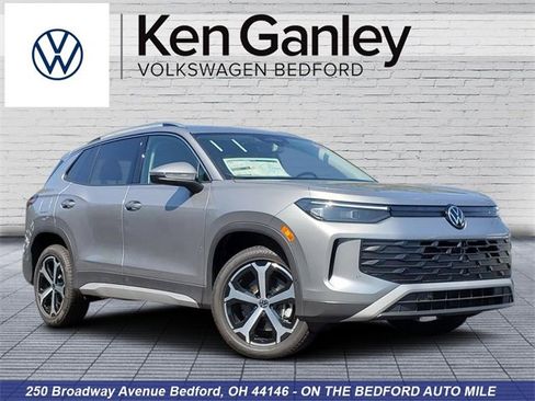 New 2025 Volkswagen Tiguan SE image 1