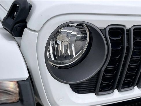 Used 2025 Jeep Gladiator Sport image 42