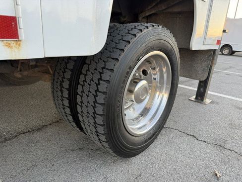 Used 2013 Ford F550 4x4 SuperCab Super Duty w/ Payload Upgrade Pkg image 19