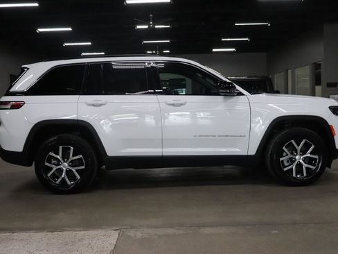 Used 2025 Jeep Grand Cherokee Limited image 6