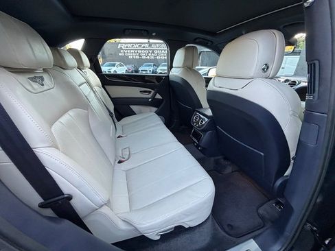 Used 2019 Bentley Bentayga AWD/4WD image 37