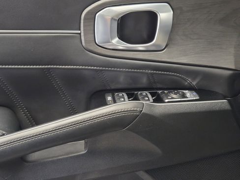 Used 2025 Kia Sorento SX image 23