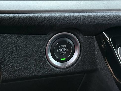 Used 2025 Chevrolet Traverse LT FWD image 20