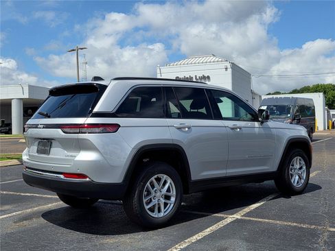 New 2026 Jeep Grand Cherokee Laredo RWD image 5