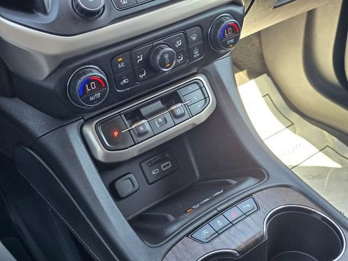 Used 2021 GMC Acadia Denali w/ Denali Ultimate Package AWD/4WD image 32