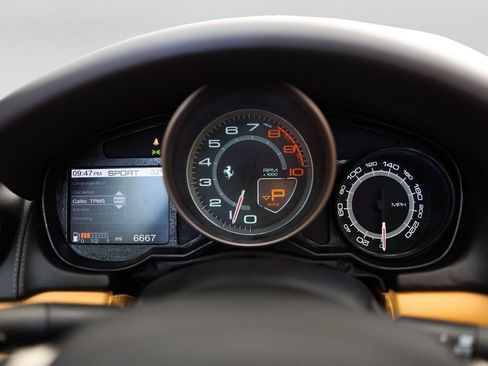 Used 2010 Ferrari California RWD image 29
