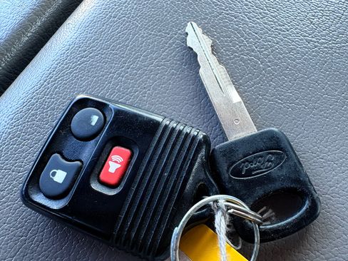 Used 2001 Ford F350 XLT image 40