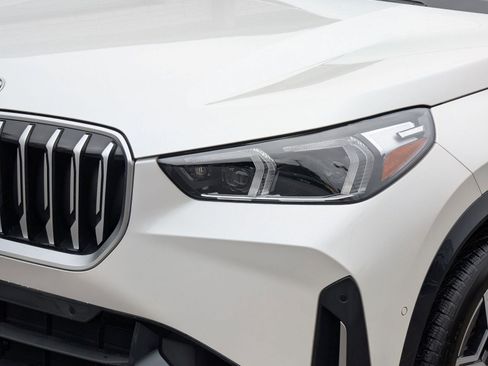 Used 2025 BMW X1 xDrive28i w/ Premium Package image 9
