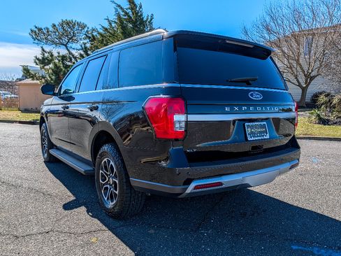 Used 2024 Ford Expedition XLT image 8