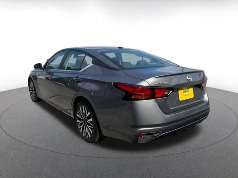 Used 2026 Nissan Altima 2.5 SV FWD image 10