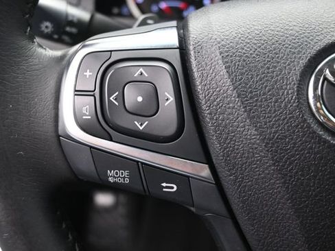 Used 2017 Toyota Camry SE FWD image 6