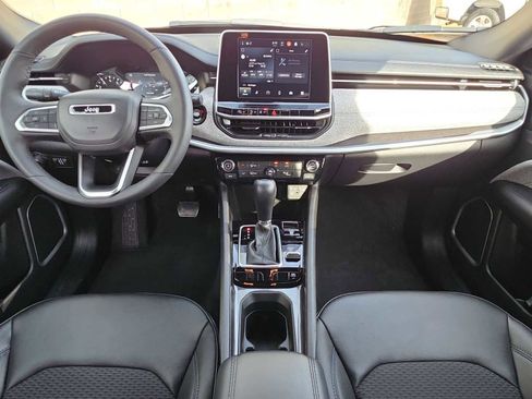 Certified 2025 Jeep Compass Latitude image 14