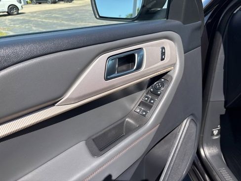 Certified 2025 Ford Explorer Active image 19