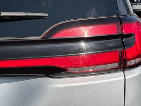 Used 2024 Chrysler Pacifica Touring-L image 51