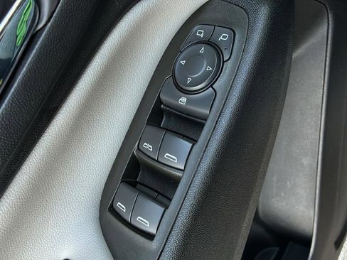 Used 2023 Chevrolet Equinox LS image 9