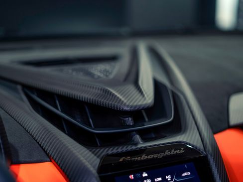 Used 2025 Lamborghini Revuelto AWD/4WD image 43