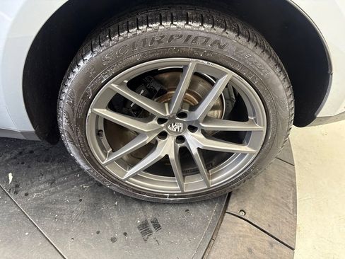 Certified 2024 Porsche Macan AWD/4WD image 15