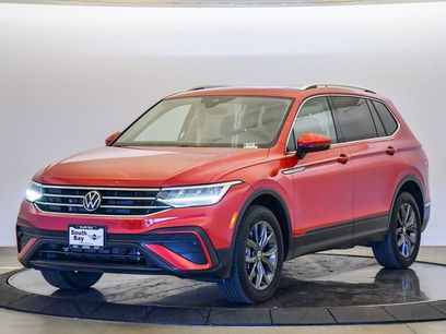 Used 2022 Volkswagen Tiguan SE w/ Panoramic Sunroof Package