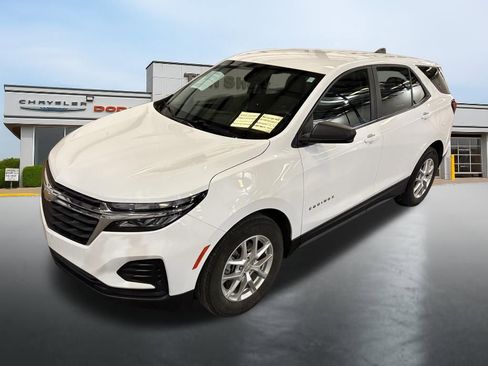 Used 2022 Chevrolet Equinox LS w/ LPO, Floor Liner Package image 9