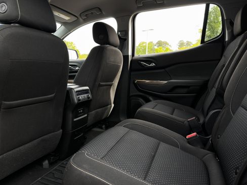 Used 2023 GMC Acadia SLE FWD image 30