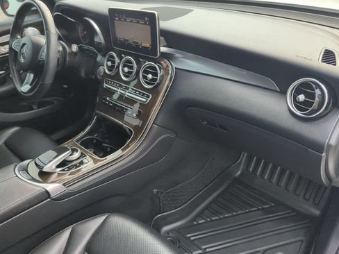 Used 2019 Mercedes-Benz GLC 300 4MATIC image 28