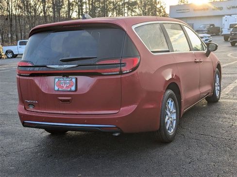New 2026 Chrysler Pacifica Select image 7
