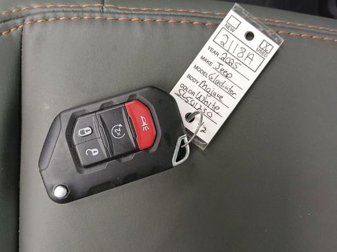 Used 2025 Jeep Gladiator Mojave w/ Convenience Group AWD/4WD image 36