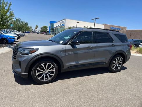 Used 2025 Ford Explorer ST-Line w/ Premium Package RWD image 1