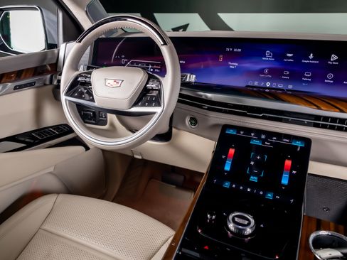 Used 2026 Cadillac Escalade Platinum Sport AWD/4WD image 6
