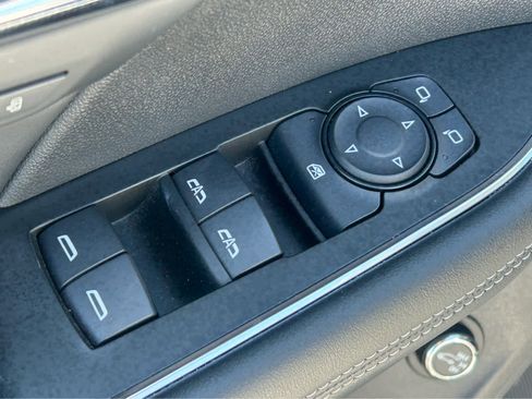 Used 2022 Buick Envision Essence w/ Technology Package I FWD image 19