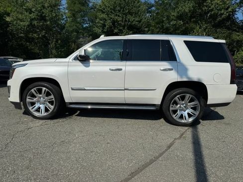 Used 2020 Cadillac Escalade Luxury AWD/4WD image 2