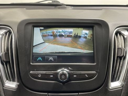 Used 2018 Chevrolet Malibu LT FWD image 17