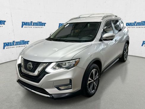 Used 2019 Nissan Rogue SV w/ Premium Package FWD image 1