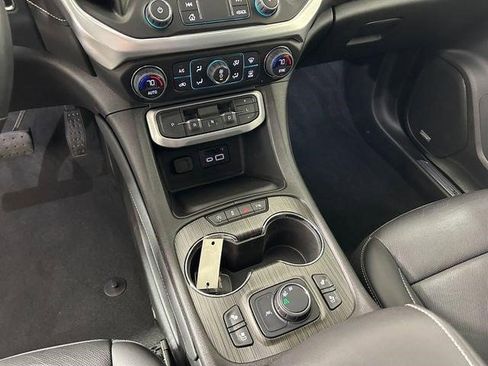 Certified 2023 GMC Acadia SLT w/ Preferred Package image 20