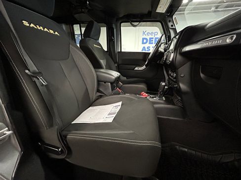 Used 2015 Jeep Wrangler Unlimited Sahara w/ Connectivity Group image 19