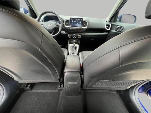 Used 2023 Hyundai Venue Limited image 33