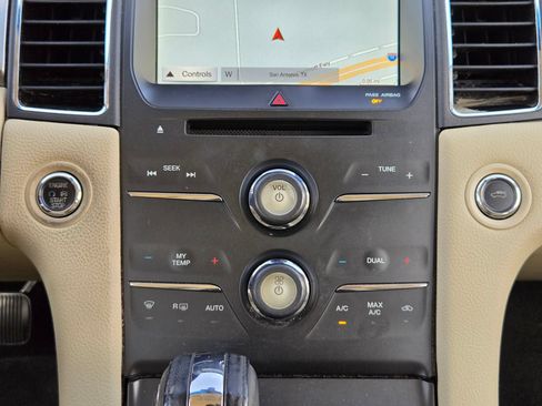 Used 2018 Ford Taurus SEL w/ Equipment Group 201A FWD image 18