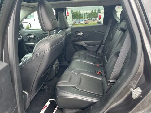 Used 2021 Jeep Cherokee Limited w/ Trailer Tow Group AWD/4WD image 18