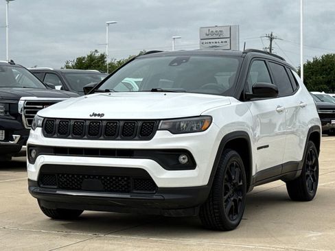 Used 2024 Jeep Compass Latitude w/ Altitude Special Edition AWD/4WD image 3