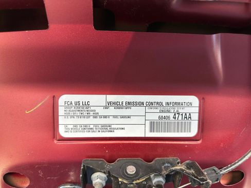 Used 2019 Jeep Cherokee Limited FWD image 30