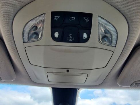 Used 2017 Chrysler Pacifica Touring FWD image 13