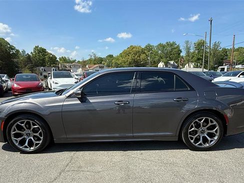 Used 2018 Chrysler 300 S w/ 300S Premium Group RWD image 2